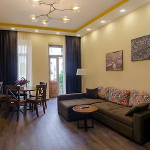 Home@97 On Aghmashenebeli Avenue شقة